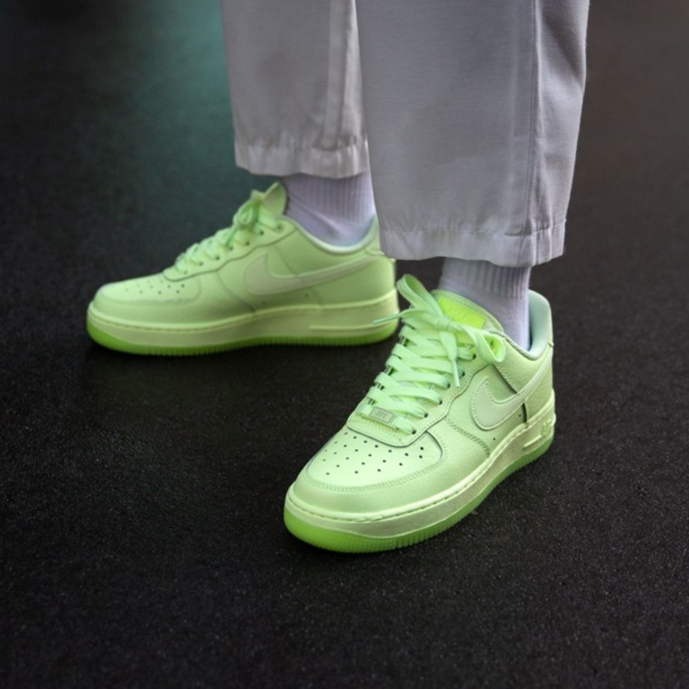 🔴SOLD🔴 Nike Air Force 1 Low AF1 Volt Women 6.5